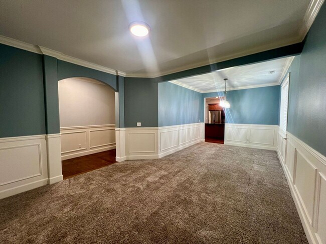 Building Photo - Beautiful 5 Bedroom Home