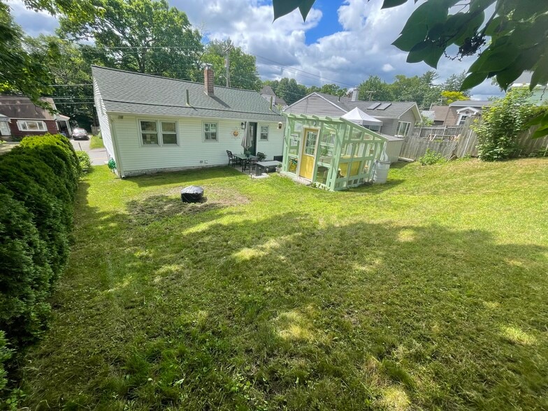 Building Photo - 283 Boynton St