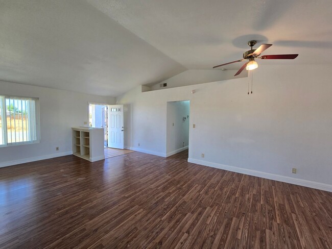 Building Photo - Beautiful 3 Bedroom, 2 Bathroom Home on a Corner Lot – Move-In Ready!