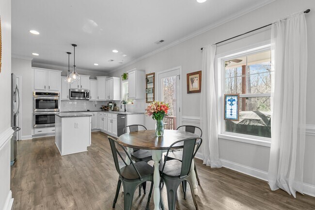 Building Photo - 230 Parrish Ln