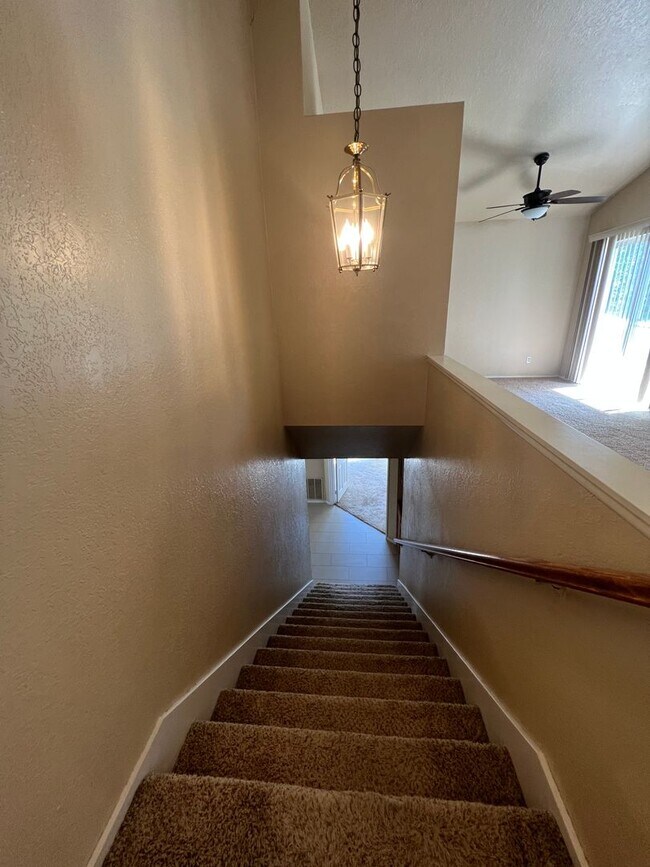 Building Photo - 3 bed, 3 bath single family home