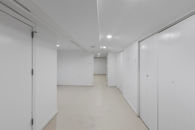 Building Photo - 676 Chestnut St