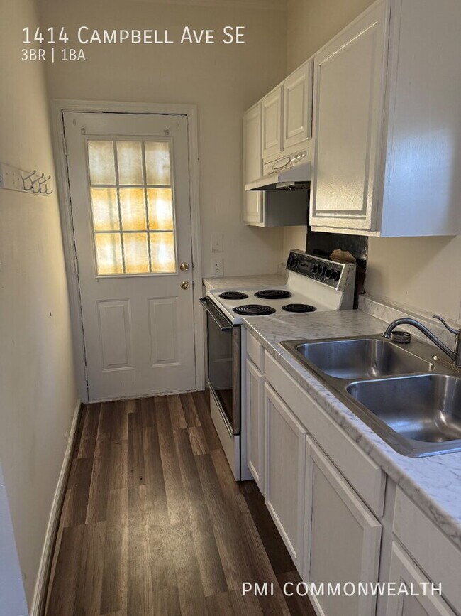 Building Photo - 1414 Campbell Ave SE