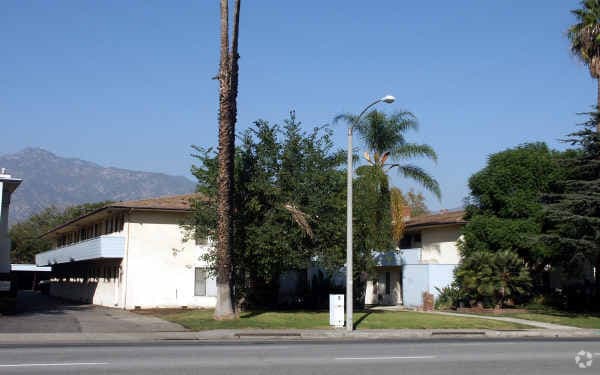 Building Photo - Huntington Drive Apartments