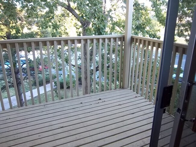 Building Photo - Wonderful 1 BR/1 BA third level condo in secured building.