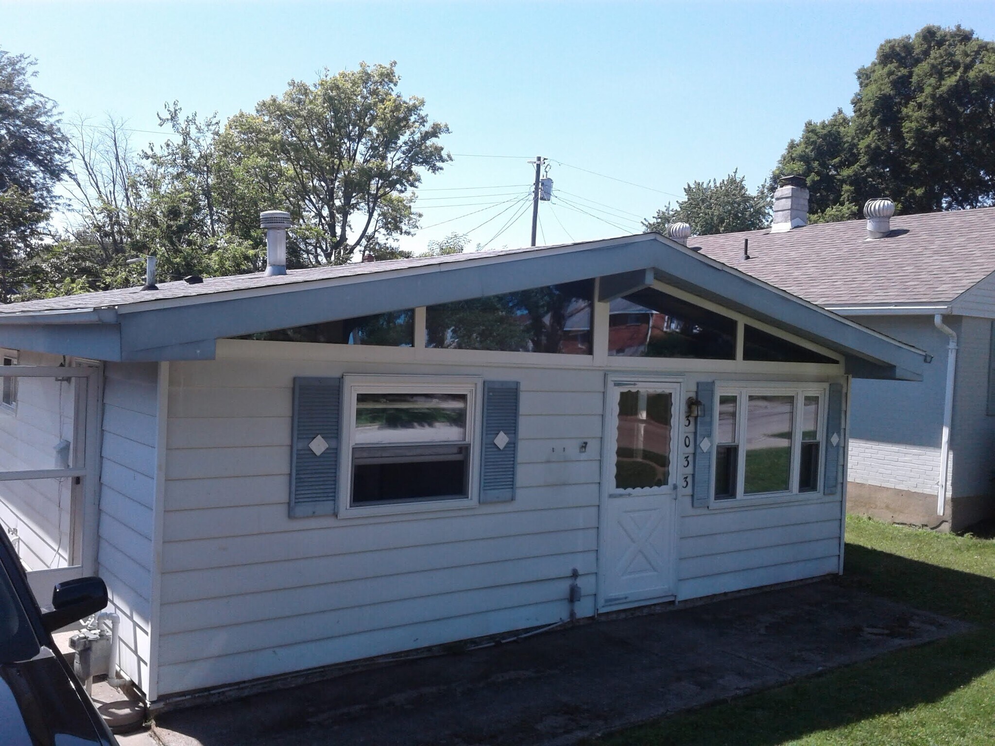 Building Photo - 3033 Mohican Ave