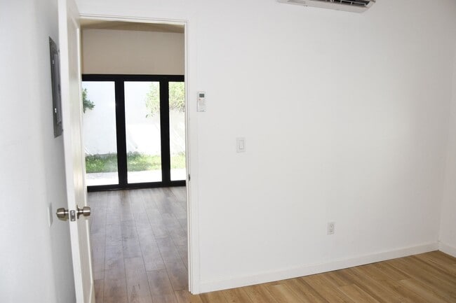 Building Photo - New ADU unit with all the amenities.