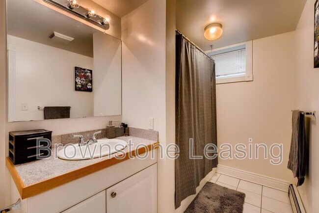 Building Photo - 1035 N Marion St