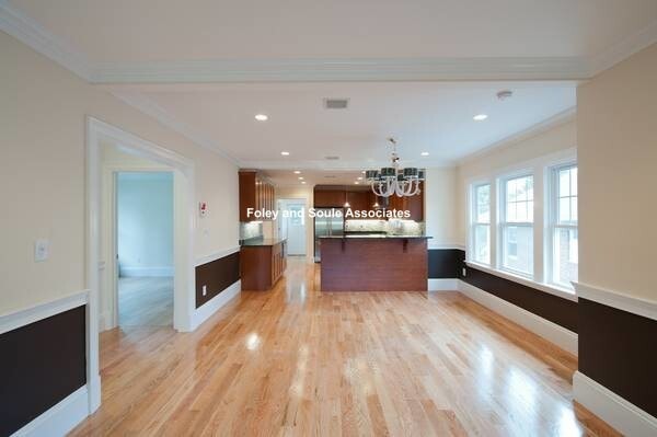 Building Photo - 379 Belmont St