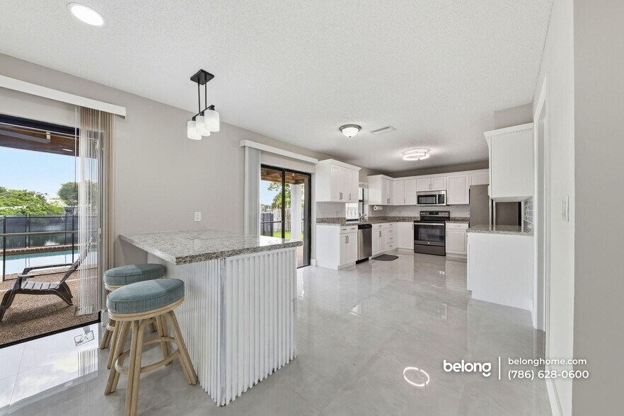 Building Photo - 9460 NW 16th St