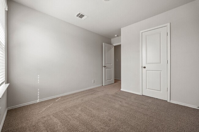 Building Photo - 2 Week Free Move-In Special!Spacious 4 Bed / 2.5 Bath Home – 2,243 Sq Ft + Resort-Style Amenities