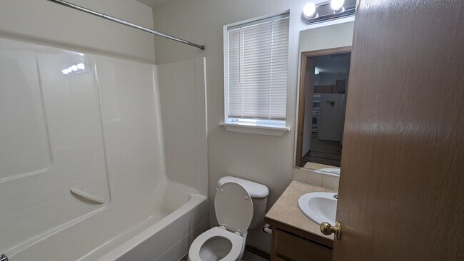 Building Photo - 1596-1596 Peggy Lp