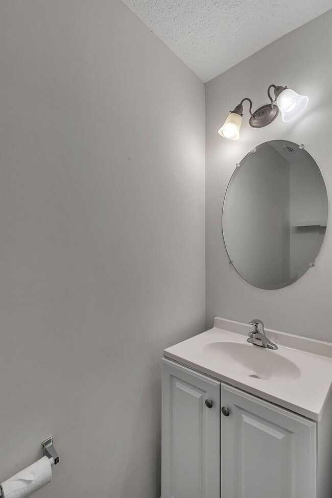 Building Photo - Spacious 2-Bedroom home in Prime West Nash...
