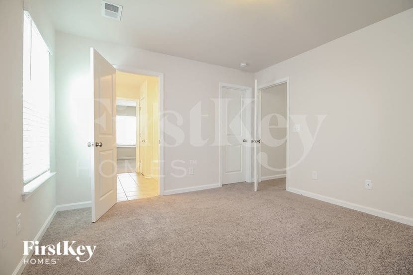Building Photo - 302 Ashborne Ln