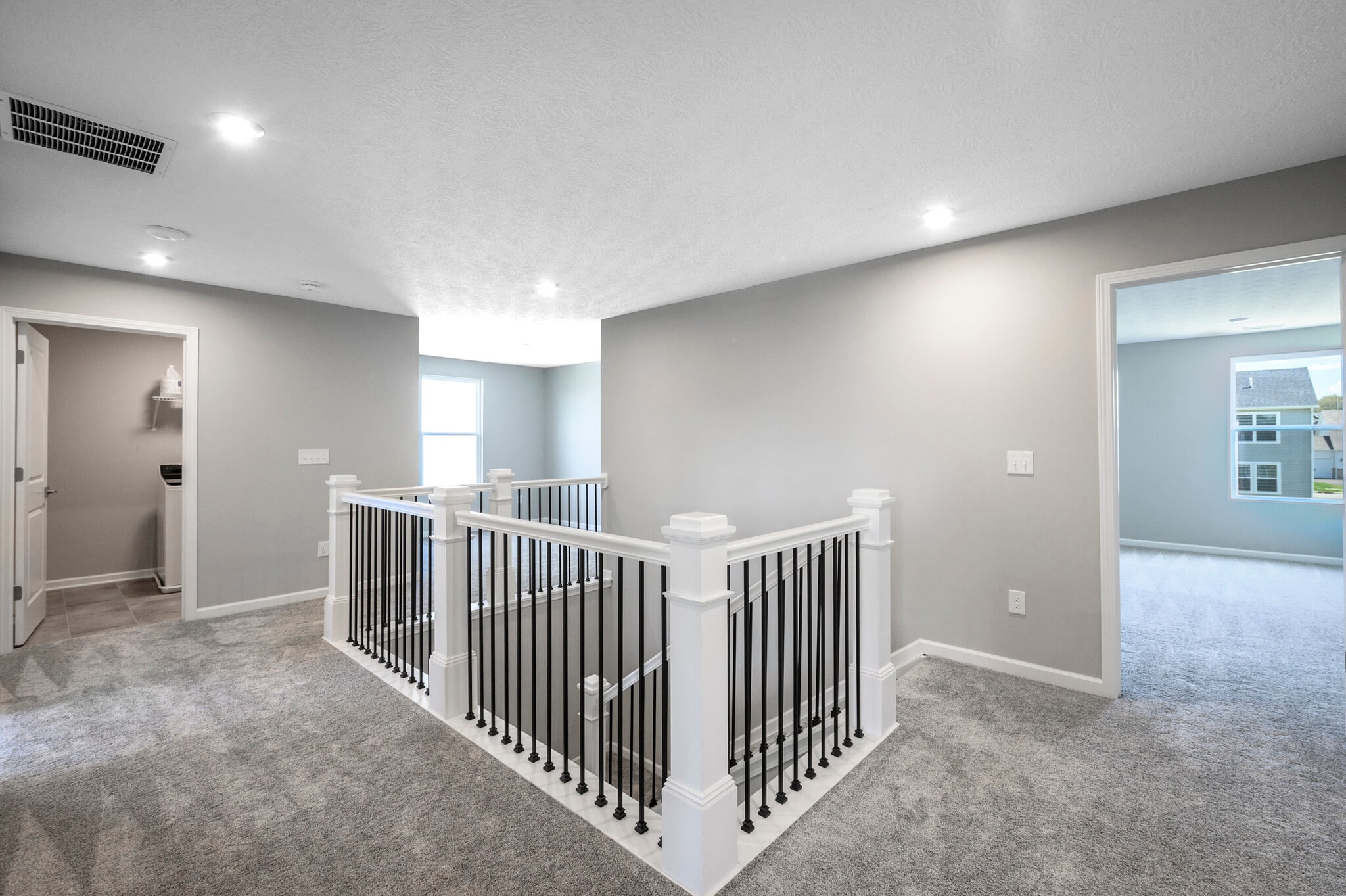 Building Photo - 1573 Crest Dr