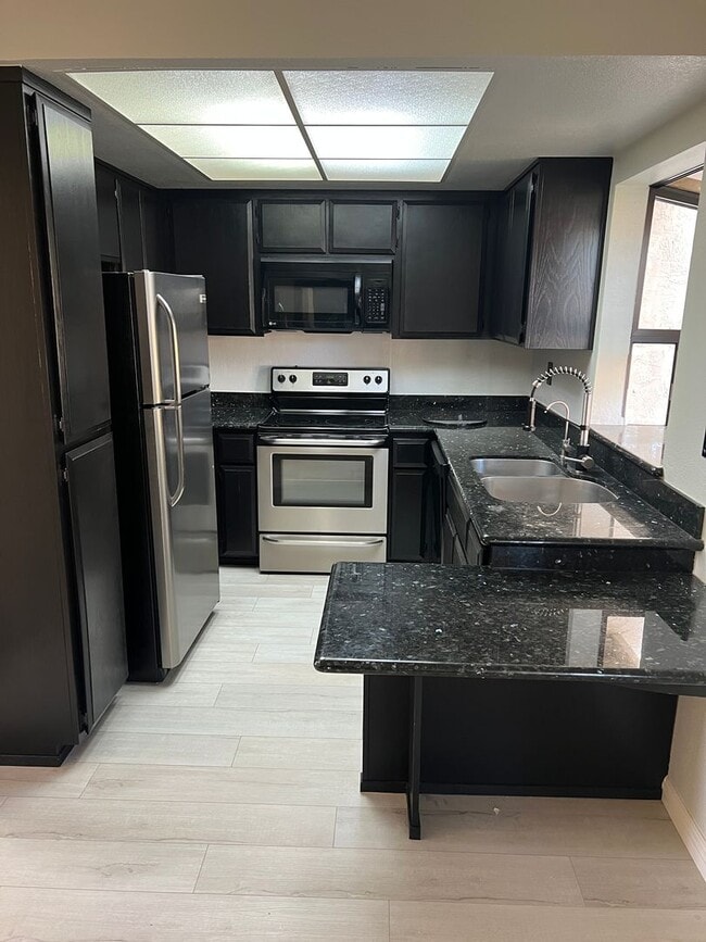 Building Photo - STYLISH HAYWARD HILLS CONDO WITH TWO PRIMARY SUITES AND BAY VIEWS!!!