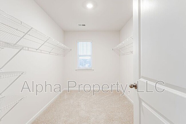 Building Photo - 1210 Murdock Cir