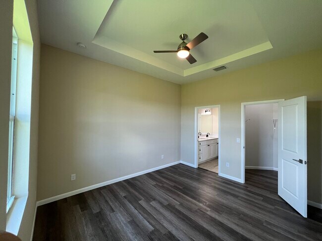 Building Photo - 1060 S Capri Ct