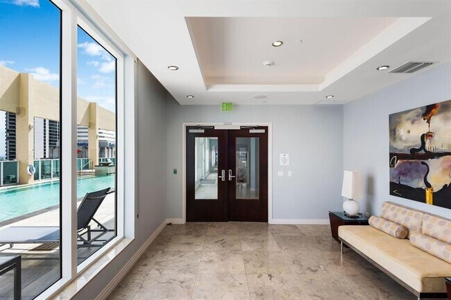 Building Photo - 350 SE 2nd St