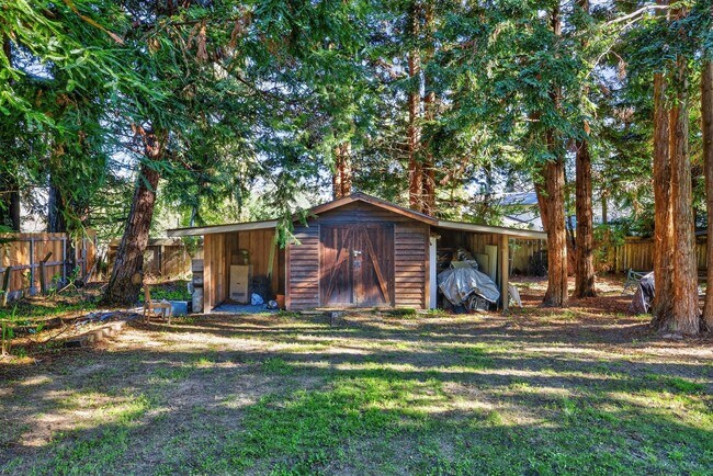 Building Photo - Charming 3-Bed / 2-Bath Retreat on Over an Acre in Sebastopol
