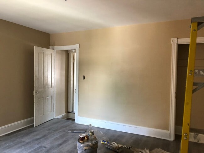 Building Photo - Fantastic 2 Bedroom/2 Bath Home! Recently Renovated Kitchen & Baths!