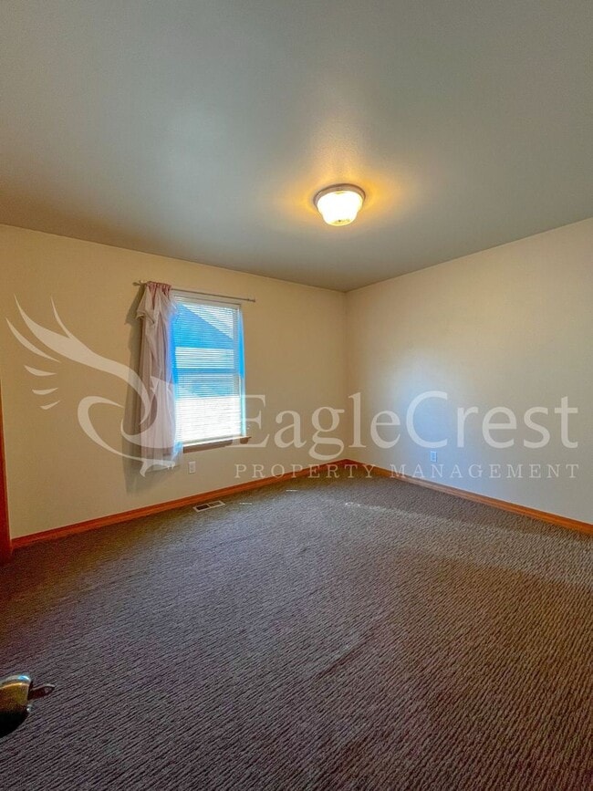 Building Photo - Large 6-Bedroom Whitman Neighborhood House; Students Welcome!