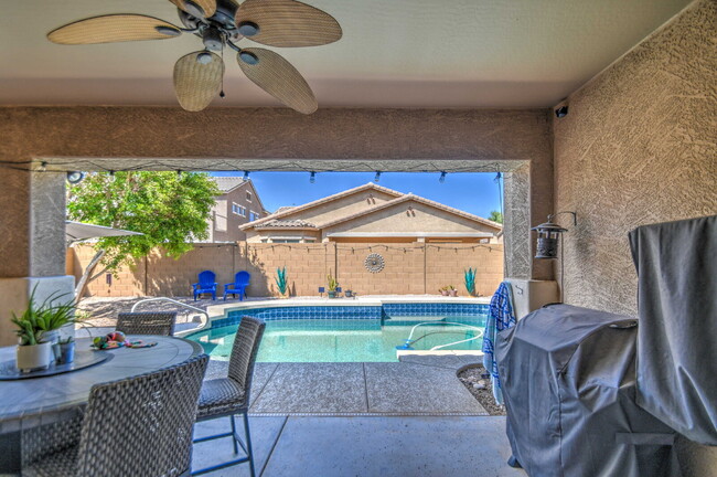 Building Photo - Del Rio Ranch Beauty