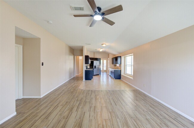 Building Photo - 5349 Pinewood Terrace