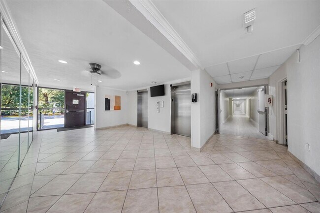Building Photo - 17570 Atlantic Blvd