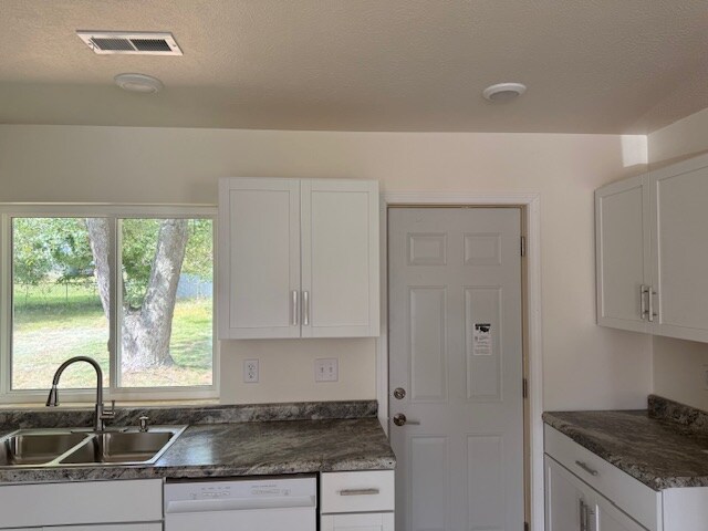 Building Photo - 708 Hoaglin Dr