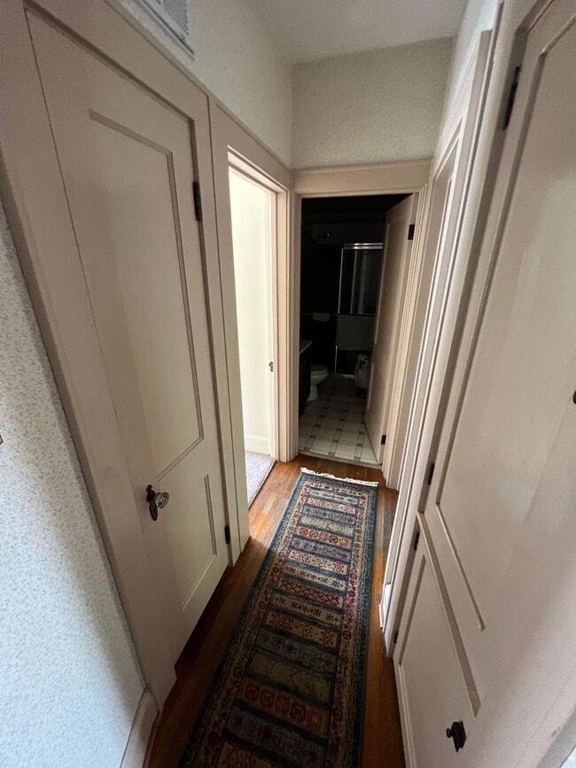 Building Photo - Beautiful 4 BR Brick Cape Cod in Lancaster!