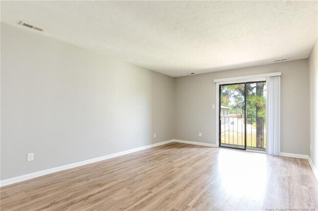 Building Photo - 1128 Southwood Dr