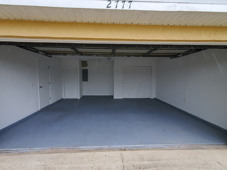 2 car garage - 2777 W Covington Dr