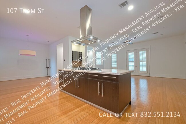 Building Photo - 107 Tuam St