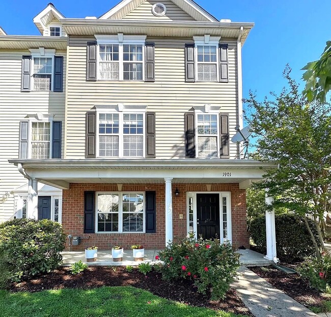 Building Photo - 1901 Blue Heron Dr