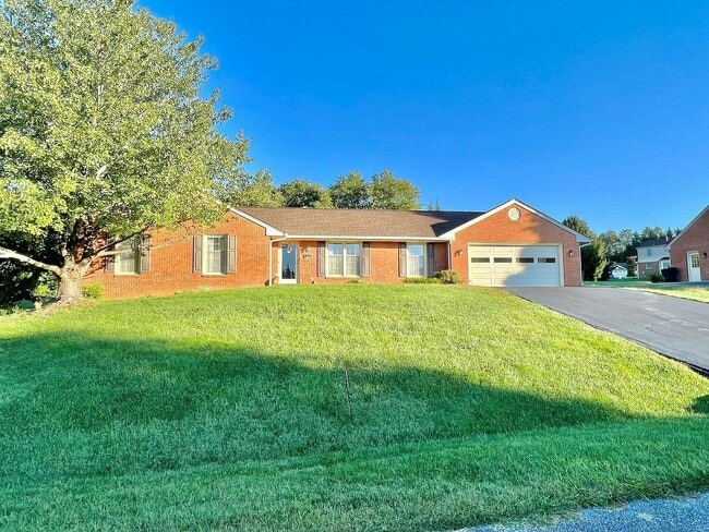 Building Photo - 4946 Appletree Dr