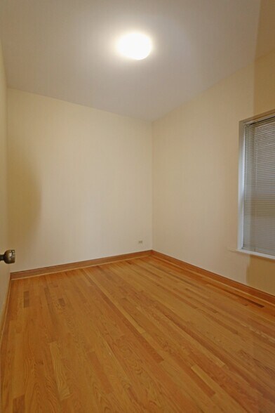 Building Photo - 918 W Buena Ave