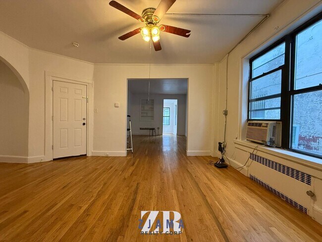 Building Photo - 240 Sullivan Pl