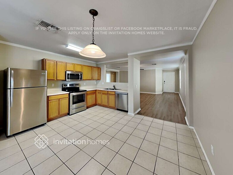 Building Photo - 11610 W Charter Oak Rd