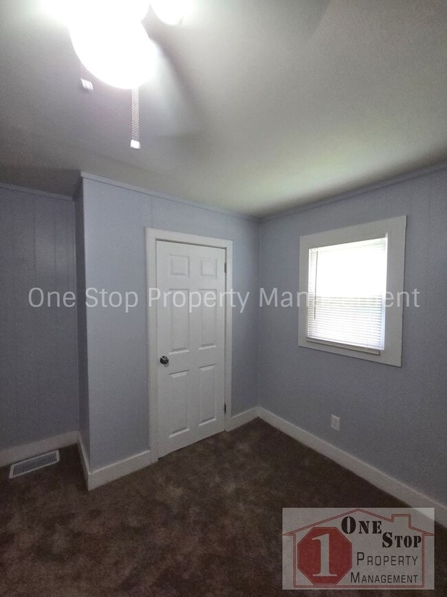 Building Photo - Beautiful 4 Bedroom 2 Bathroom in Kansas City!