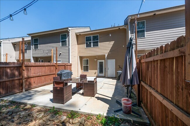 Building Photo - 2514 Piering Dr