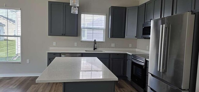 Building Photo - 566 Rochdale Run