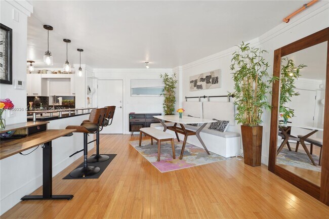 Building Photo - 1881 Washington Ave