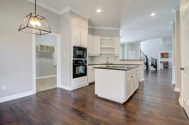 Building Photo - 4204 Lorimar Dr