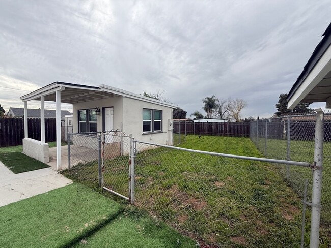 Building Photo - Multi Generation Home 4 Bedroom 3 Bath