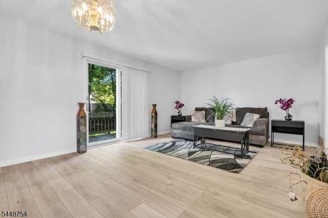Building Photo - 14 Giles Biondi Ct