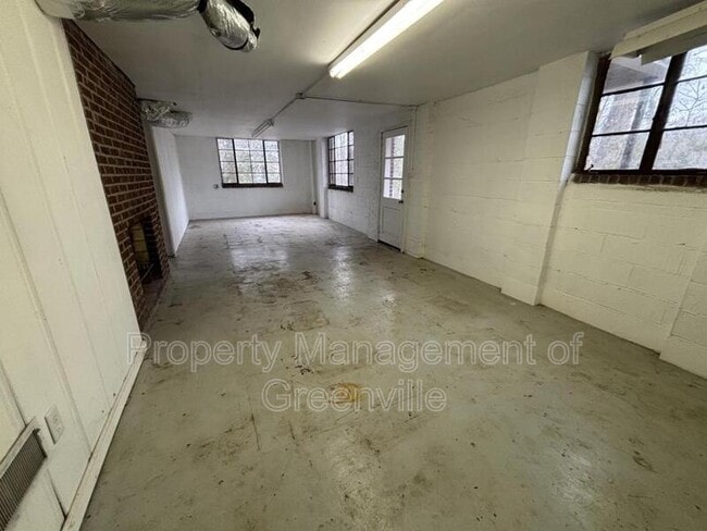 Building Photo - 105 Rockmont Rd