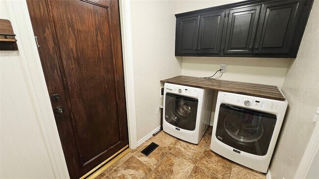 Building Photo - 4017 Eaton Pl