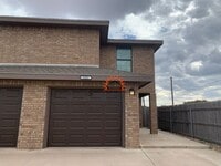 Building Photo - Spacious- 2 bedroom 2.5 bath 1 car garage apartment