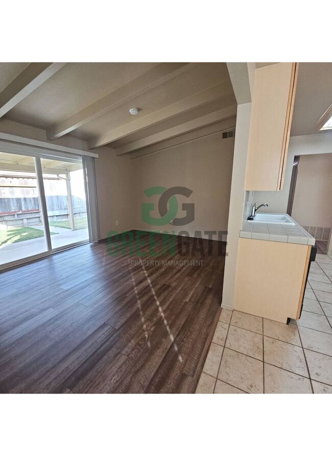 Building Photo - PRICE DROP!! 3 Bedroom 2 Bath Modesto home...